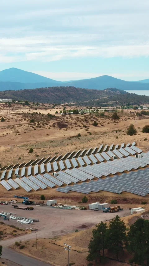 Aerial view of solar array at Oregon Tech, United States. Vídeo Stock 345076041