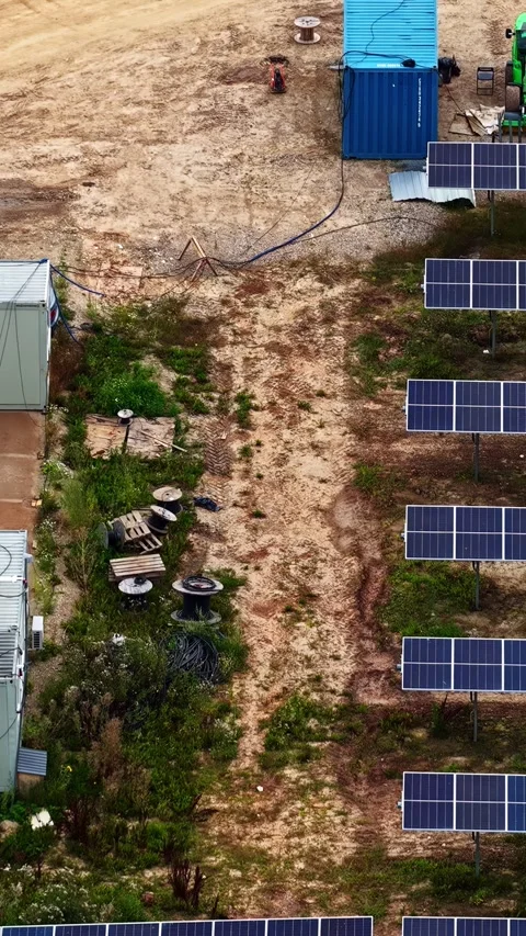Aerial View of Solar Farm Construction with Panels and Tractor 스톡 동영상 344423379