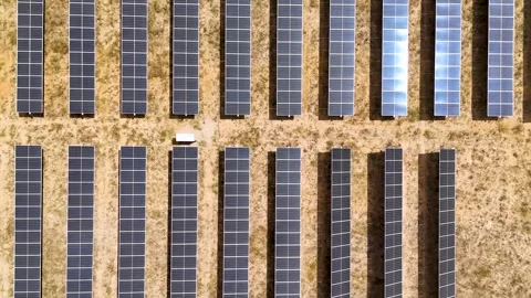 Aerial view of a solar farm producing renewable energy Vídeos de archivo 336095779