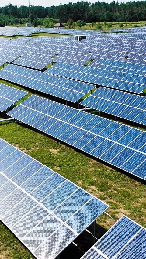 Aerial view of solar panel array farm in rural field for renewable energy p.. Stock Footage 337548116