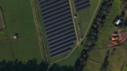 Aerial View of Solar Panel Array in The Basin, Melbourne Countryside Vídeo Stock 341878207