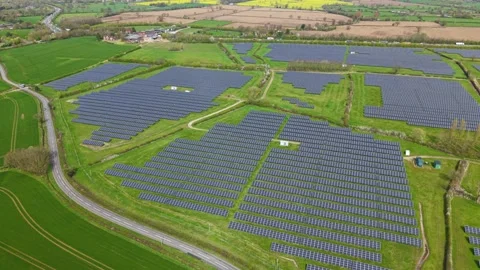 Aerial View of Solar Panel Array and Inverter Units in Derbyshire UK 스톡 동영상 345009766