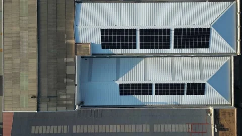 Aerial View of a Solar Panel Covered Industrial Warehouse in Spain Vídeo Stock 237925027