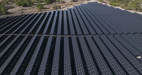 Aerial View of a Solar Panel Factory Harnessing Sunlight 库存影片 270248027