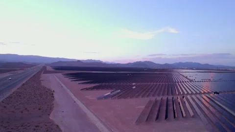 Aerial view of solar panels during sunset in Nevada state. Vídeos de archivo 220165020
