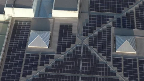 Aerial view of solar panels on a modern building roof Vídeos de archivo 346156903