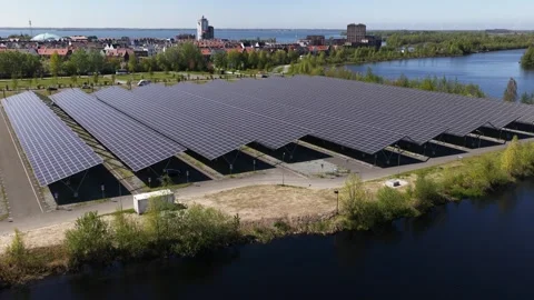 Aerial view of solar panels powering a modern carport parking lot Stock-Footage 334783868