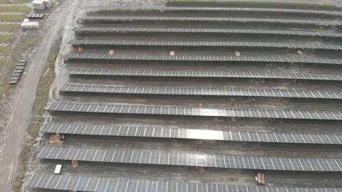 Aerial View of Solar Panels, Renewable Power System, Backward Dolly Vídeos de archivo 148648007