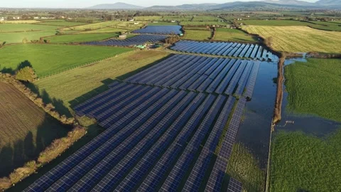 Aerial view of a solar PV array site near Ardfinnan, Co. Tipperary, Ireland. Stockbeeldmateriaal 330555708