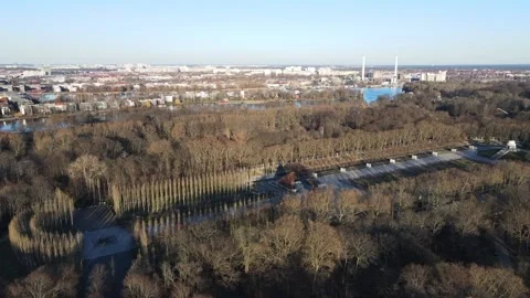 Aerial view of Soviet War Memorial in Treptower Park during Spring in Berli.. 스톡 동영상 244159028
