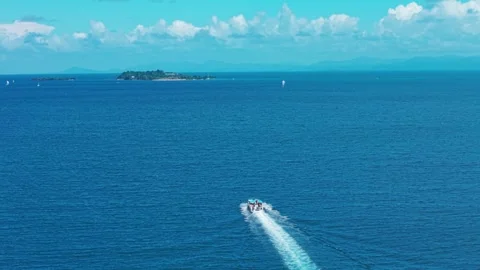 Aerial View of Speedboat Navigating Samana Bay Vidéo 339411130
