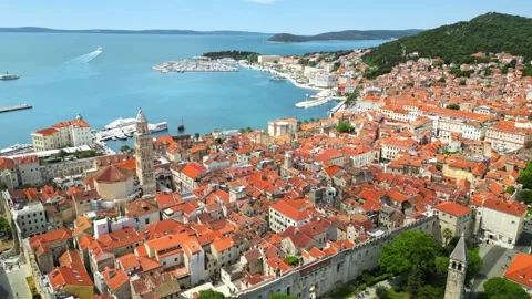 Aerial view of Split city center with Diocletian palace and Saint Domnius c.. 動画素材 339203768