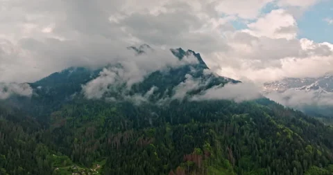 Aerial view of spring cloudy Dolomite Alps in Italy. Stock-Footage 280491672