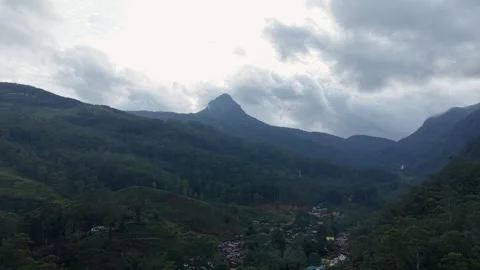 Aerial view of Sri Pada Adam's Peak and lush forests, Sri Lanka. Stockbeeldmateriaal 335907623