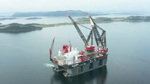Aerial View of SSCV Hareema Sleipnir, Heavy Lifting Crane Platform Vessel Vidéo 137570609