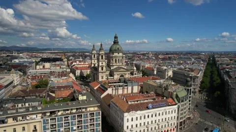 Aerial view of the St. Stephen's Basilica in the historical part of Budapest Stock Footage 161031751