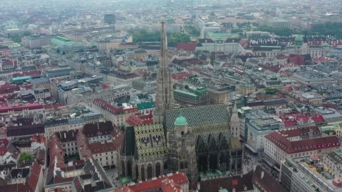 Aerial view of St. Stephen's Cathedral, historic center of city Vienna - Austria 库存影片 108503310