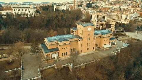 Aerial view of State art gallery building Boris Denev in Veliko Tarnovo-4k Видео 102654515
