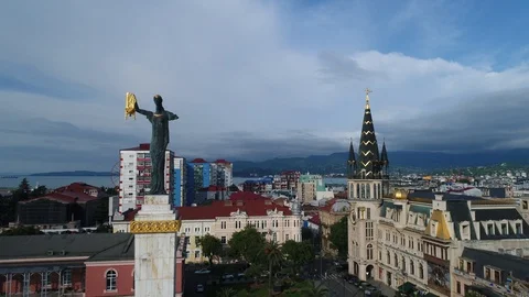 Aerial view Statue of Medea in the middle of Europe square in Batumi. Stock-Footage 91158985