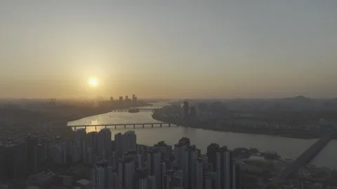 Aerial view of a stunning sunset over the Han River from Banpo, Seoul Stock Footage 333156929