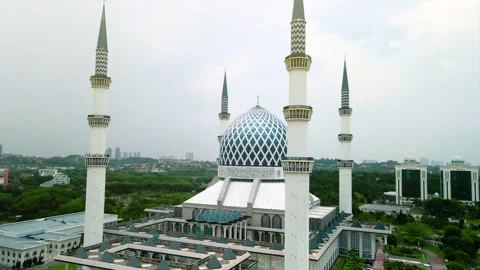 Aerial view of Sultan Salahuddin Abdul Aziz Shah Mosque. Stock Footage 336565368