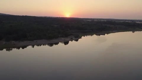 Aerial view of the sun setting over the La Cuerda del Pozo Reservoir in Soria Видео 342607137