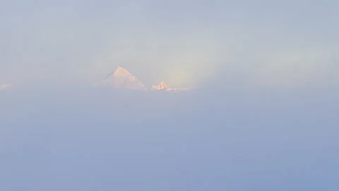 Aerial View of Sunset Cloud Sea and Mountain Peaks in Zhongba County, Tibet Stockbeeldmateriaal 340772910