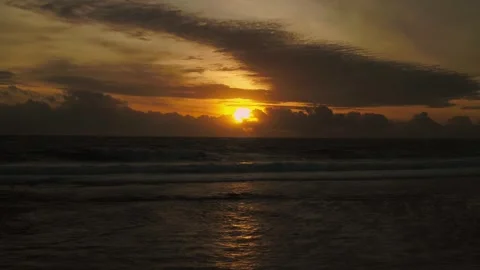 Aerial View of sunset Ocean Waves Rolling Toward Tropical Coast 스톡 동영상 331275250