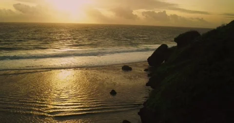Aerial view sunset Ocean Waves Breaking Along Tropical Coastline Видео 331277148
