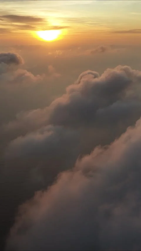 Aerial view of sunset over clouds, Maldives. Vídeos de archivo 313671430