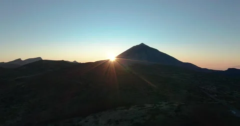 Aerial view. Sunset over Teide volcano, Tenerife, Canary islands, Spain. Vídeo Stock 141177296