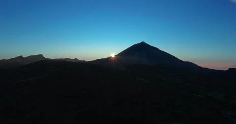 Aerial view. Sunset over Teide volcano, Tenerife, Canary islands, Spain. Vídeos de archivo 142653195