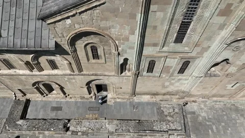 Aerial view of Svetitskhoveli Cathedral in Mtskheta, Georgia Vídeo Stock 335036997