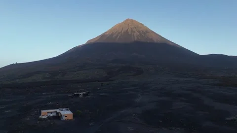 Aerial view of the symmetrical Pico do Fogo volcanic cone in Cabo Verde Видео 335208986