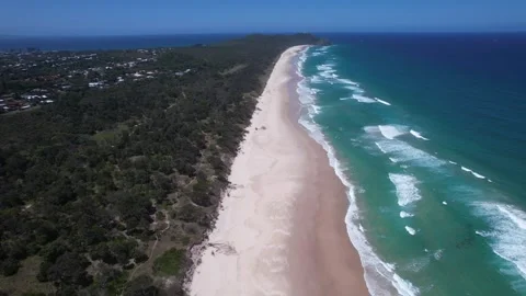 Aerial View Of Tallow Beach In Byron Bay, NSW, Australia. - pullback shot Video stock 330976708