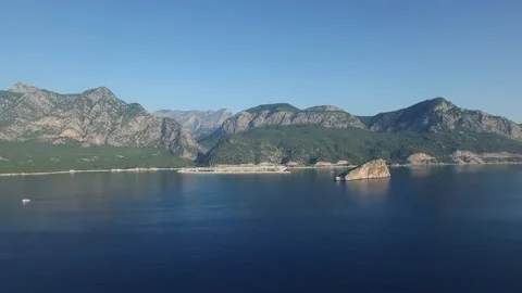 Aerial view of Taurus Mountains $ Rat Island marina near Antalya. DJI-0277-04 스톡 동영상 137529720