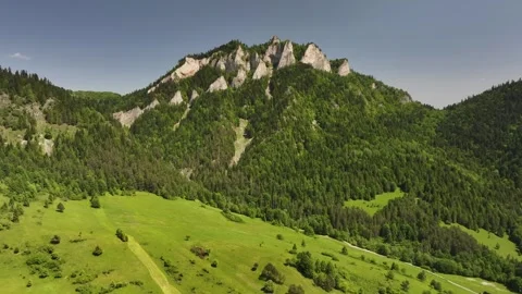 Aerial view of Three Crowns (Trzy Korony) summit, Pieniny Mountains, Poland Stock Footage 314044097