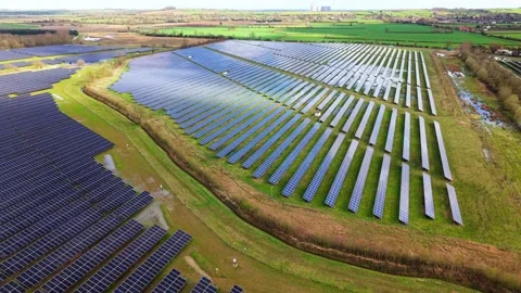 Aerial view of Tiln solar panel array, United Kingdom. Stock-Footage 331858390