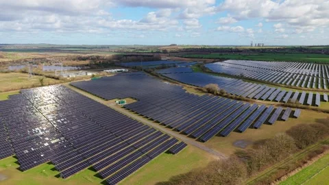 Aerial view of Tiln solar panel array, United Kingdom. Stock-Footage 331858491