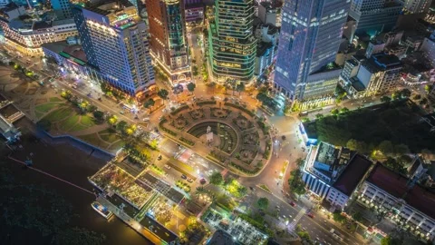 Aerial view timelapse of traffic of ho chi minh city vietnam in the night 스톡 동영상 312110686