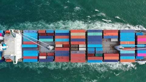 Aerial view on the top of the cargo ship and export business, logistics and sea  Vidéo 111331172