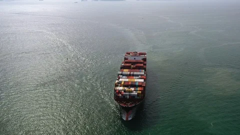 Aerial view on the top of the cargo ship carrying out export and import  Video stock 112391613