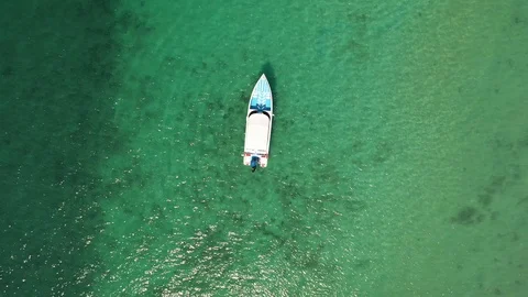 Aerial view top view. Speed boat for tourism, park in the sea Video stock 102124238