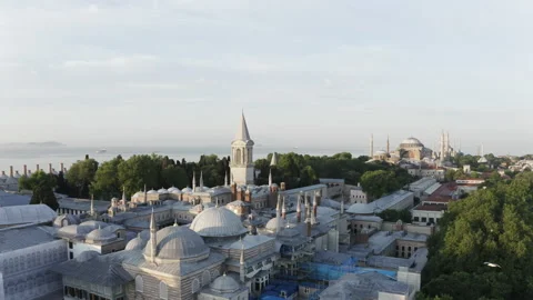 Aerial view of Topkapi Palace and Istanbul Historical Peninsula. 動画素材 133516059