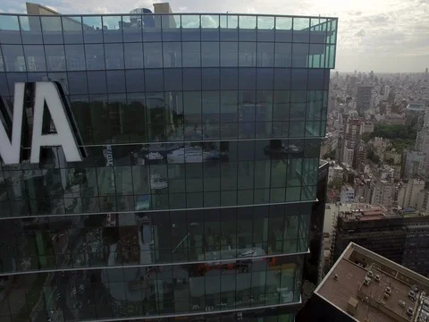 Aerial view of the Torre BBVA Building. Buenos Aires, Argentina. Shot in 4K. Stockbeeldmateriaal 77756342