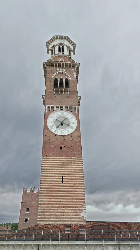 Aerial View of Torre dei Lamberti Clock Tower in Verona, Italy. 4k 스톡 동영상 345958760
