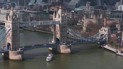 Aerial View of Tower Bridge and River Thames with Boats in Motion Vídeos de archivo 306362302