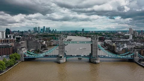 Aerial view, Tower Bridge, River Thames and surrounding London skyline Stockbeeldmateriaal 348099636