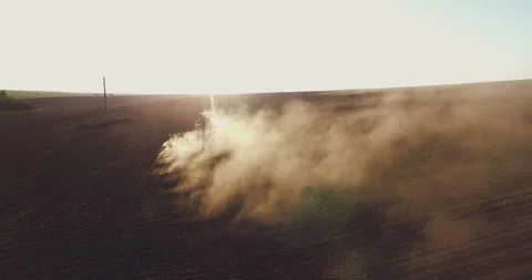Aerial view of tractor in the dust working in the field . Vidéo 132132504