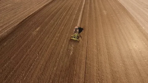 Aerial view of tractor plowing stubble soybean fields Vidéo 72989737